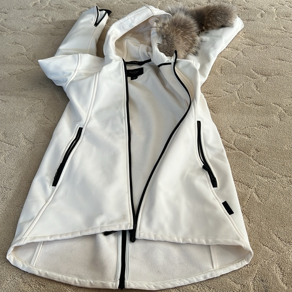 Beyond Clothing Women’s Corday Softshell L5 Jacket, Cream Size Small